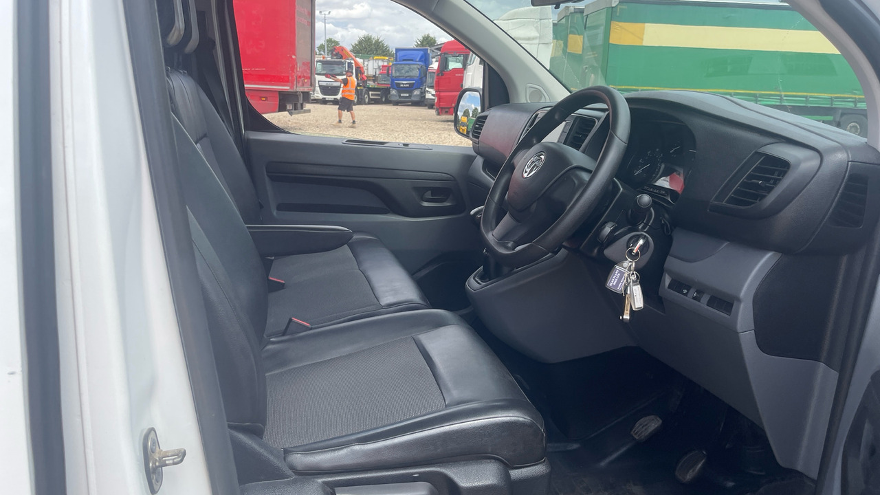 VAUXHALL VIVARO 2900 1.5D 100PS - Fourgonnette: photos 5 VAUXHALL VIVARO 2900 1.5D 100PS - Fourgonnette: photos 5