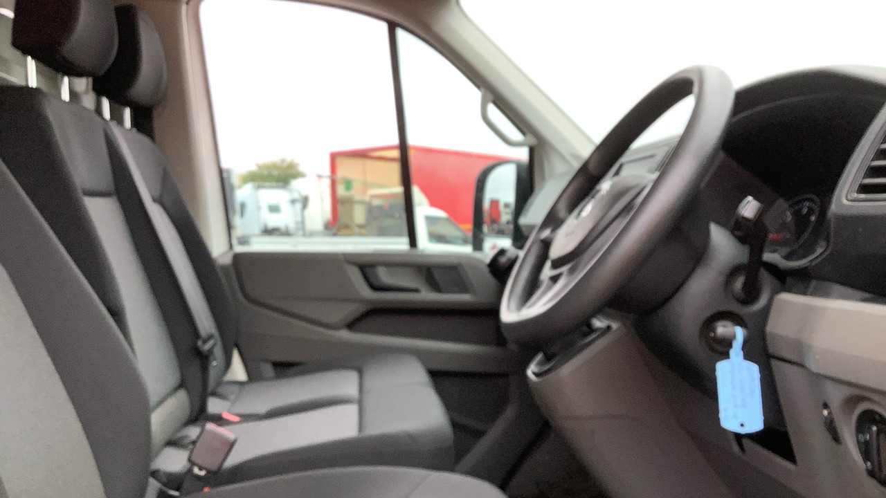 VOLKSWAGEN CRAFTER CR35 2.0 TDI 140PS STARTLINE - Utilitaire plateau: photos 5 VOLKSWAGEN CRAFTER CR35 2.0 TDI 140PS STARTLINE - Utilitaire plateau: photos 5