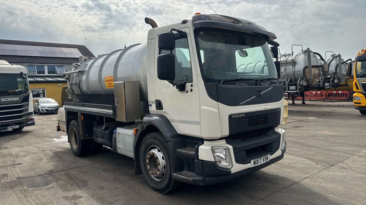 VOLVO FL 250 - Camion hydrocureur: photos 1 VOLVO FL 250 - Camion hydrocureur: photos 1