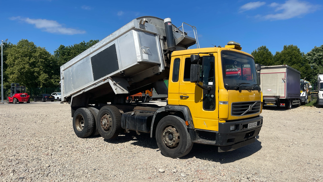 VOLVO FL 6E - Camion benne: photos 1 VOLVO FL 6E - Camion benne: photos 1