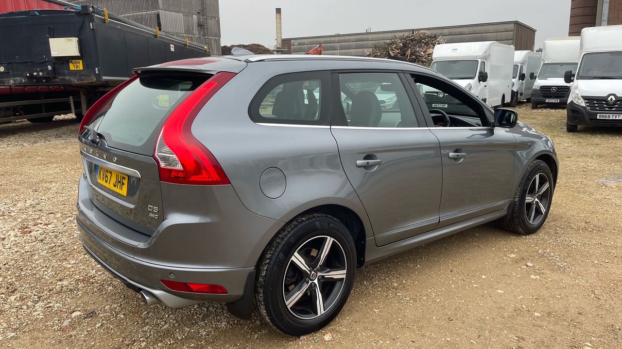 VOLVO XC60 D5 R-Design Lux Nav AWD - Voiture break: photos 4 VOLVO XC60 D5 R-Design Lux Nav AWD - Voiture break: photos 4