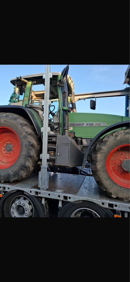 Fendt 712 delikatnie USZKODZONY 8331mth Oryginal stan bdb - Tracteur agricole: photos 4 Fendt 712 delikatnie USZKODZONY 8331mth Oryginal stan bdb - Tracteur agricole: photos 4