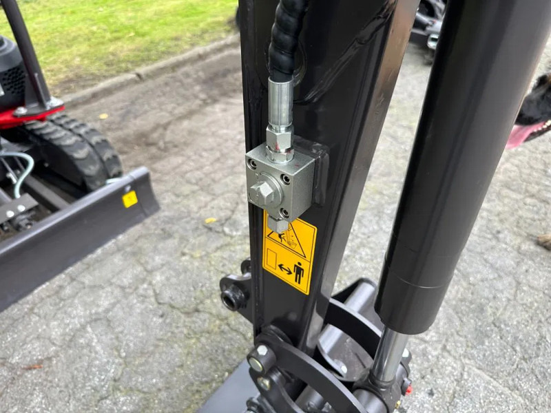 Rhino Rhinoceros XN12-9 - Mini pelle: photos 5 Rhino Rhinoceros XN12-9 - Mini pelle: photos 5