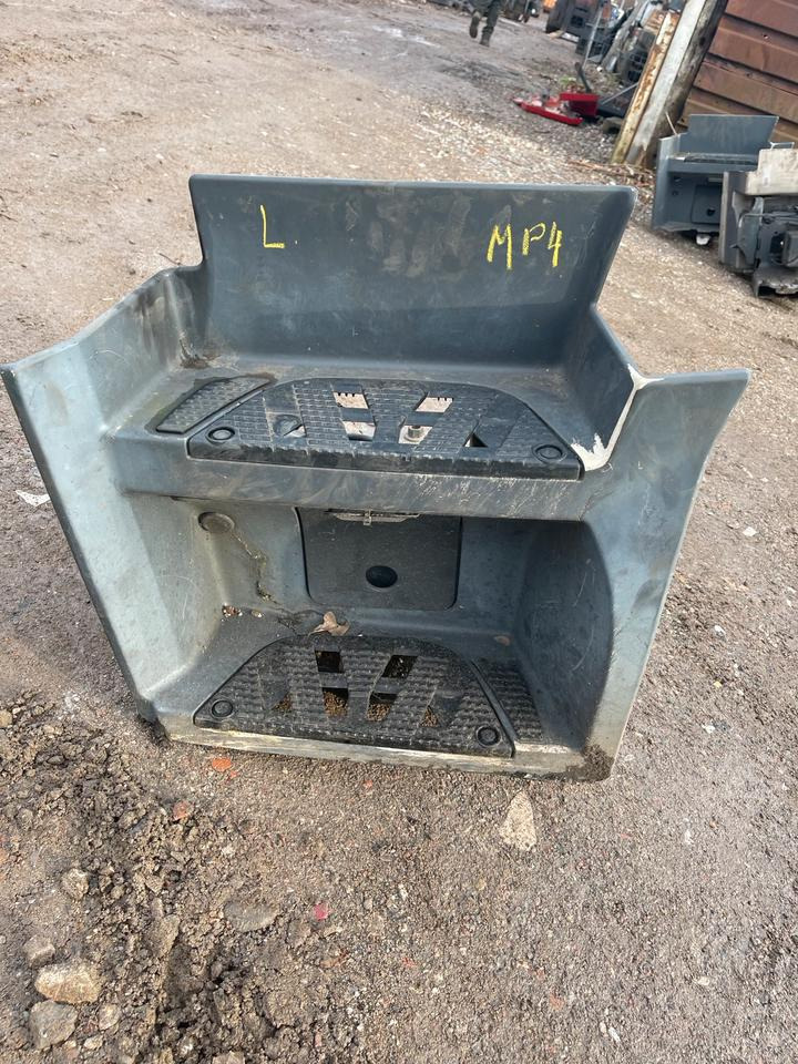 ACTROS MP4 Einstieg Unten Links A9616661601 - Marchepied pour Camion: photos 4 ACTROS MP4 Einstieg Unten Links A9616661601 - Marchepied pour Camion: photos 4