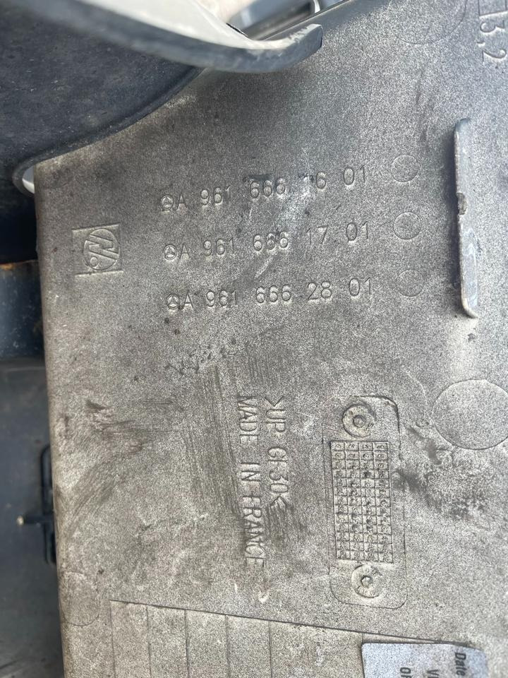 ACTROS MP4 Einstieg Unten Links A9616661601 - Marchepied pour Camion: photos 3 ACTROS MP4 Einstieg Unten Links A9616661601 - Marchepied pour Camion: photos 3