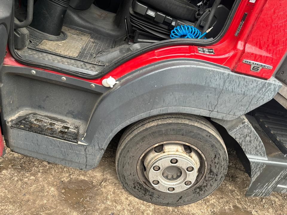 Atego 4 EU6 Einstiegskasten, Einstieg Links, Fahrerseite - Marchepied pour Camion: photos 2 Atego 4 EU6 Einstiegskasten, Einstieg Links, Fahrerseite - Marchepied pour Camion: photos 2