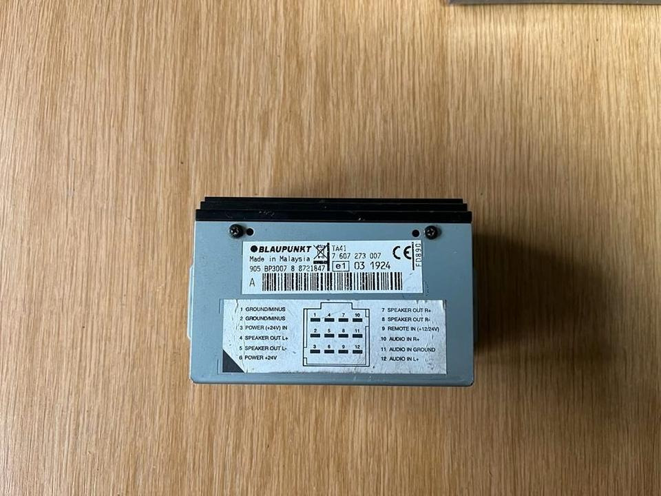 MAN BLAUPUNKT Audio Verstärker 7 607 273 007 - Bloc de gestion pour Camion: photos 2 MAN BLAUPUNKT Audio Verstärker 7 607 273 007 - Bloc de gestion pour Camion: photos 2