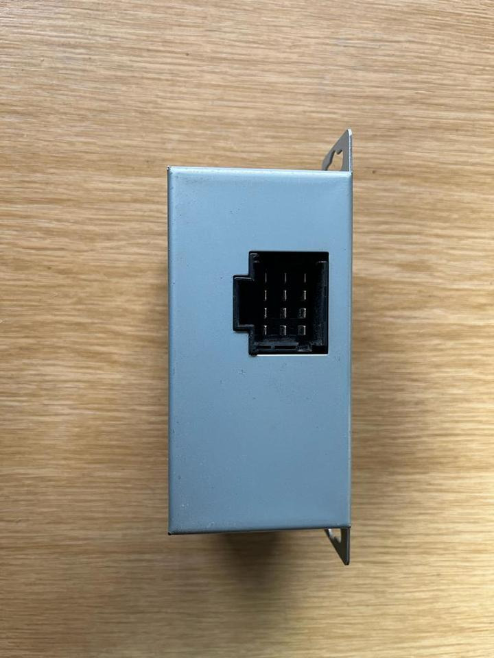 MAN BLAUPUNKT Audio Verstärker 7 607 273 007 - Bloc de gestion pour Camion: photos 4 MAN BLAUPUNKT Audio Verstärker 7 607 273 007 - Bloc de gestion pour Camion: photos 4