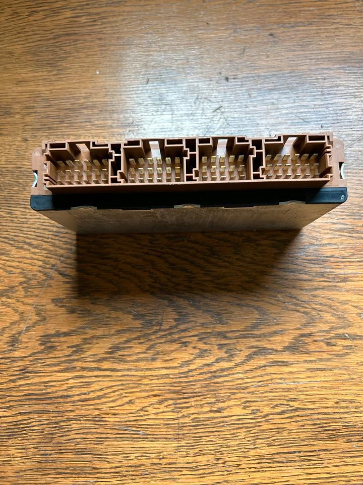 MAN Central Anschlussblock Steuergerät 81.25816-7012 - Bloc de gestion pour Camion: photos 2 MAN Central Anschlussblock Steuergerät 81.25816-7012 - Bloc de gestion pour Camion: photos 2