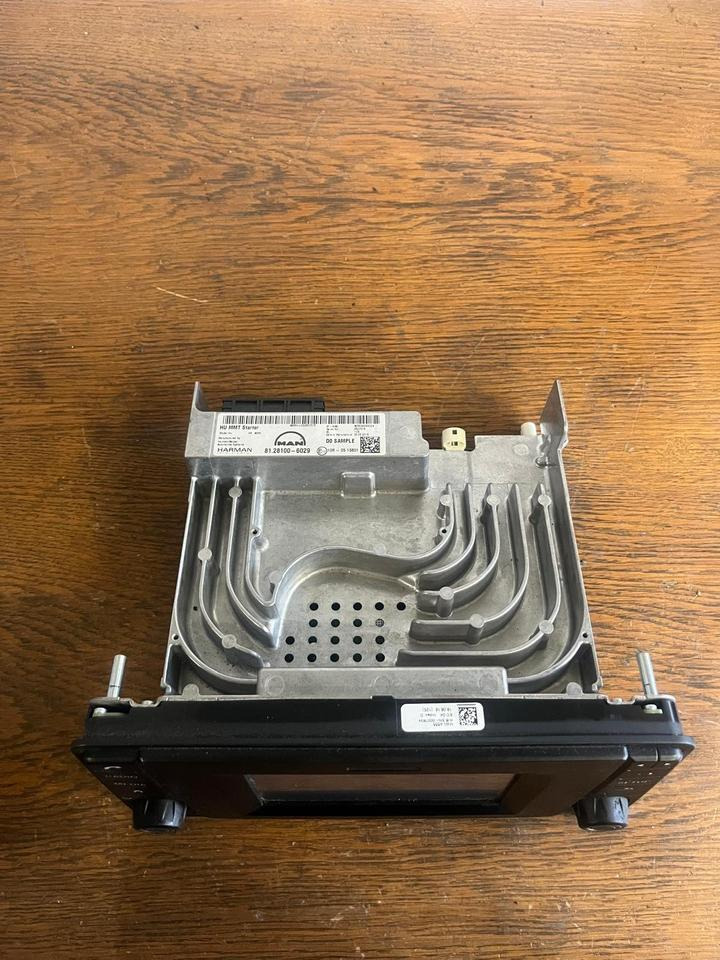 MAN EU6 Radio/Navigationssystem 81.28100-6029 - Système de navigation pour Camion: photos 4 MAN EU6 Radio/Navigationssystem 81.28100-6029 - Système de navigation pour Camion: photos 4