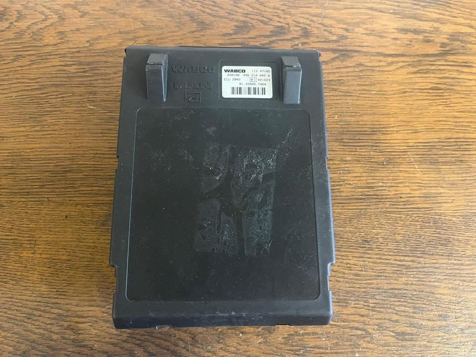 MAN Elekronik ECU ZBR 2 Steuergerät 81.25806-7068 - Bloc de gestion pour Camion: photos 2 MAN Elekronik ECU ZBR 2 Steuergerät 81.25806-7068 - Bloc de gestion pour Camion: photos 2