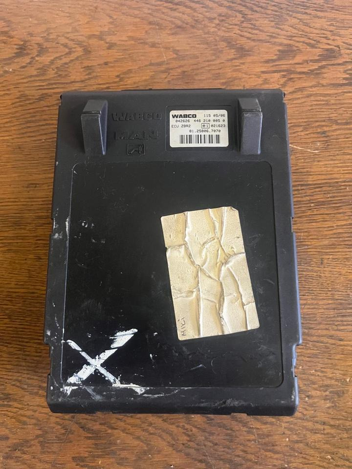 MAN Elekronik ECU ZBR 2 Steuergerät 81.25806-7070 - Bloc de gestion pour Camion: photos 2 MAN Elekronik ECU ZBR 2 Steuergerät 81.25806-7070 - Bloc de gestion pour Camion: photos 2