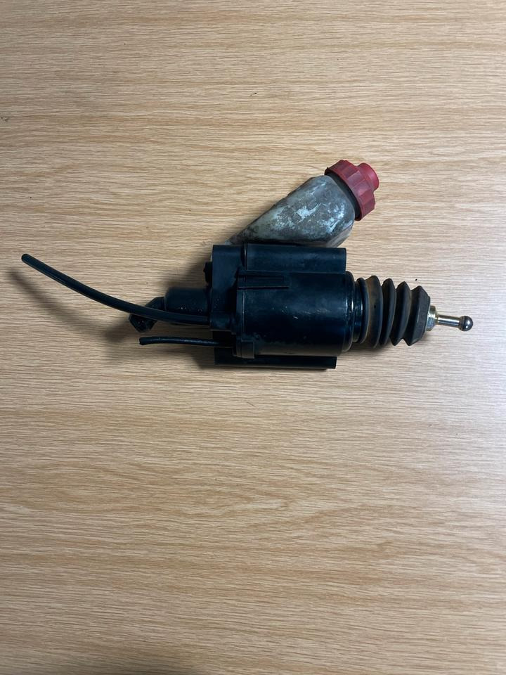 MAN Geberzylinder Kopplung WABCO 81.307006019 - Cylindre d'embrayage pour Camion: photos 2 MAN Geberzylinder Kopplung WABCO 81.307006019 - Cylindre d'embrayage pour Camion: photos 2