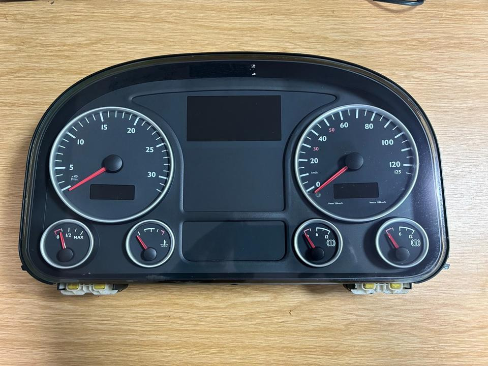 MAN Kombiinstrument / Tacho 81.27202-6235 - Chronotachygraphe pour Camion: photos 1 MAN Kombiinstrument / Tacho 81.27202-6235 - Chronotachygraphe pour Camion: photos 1