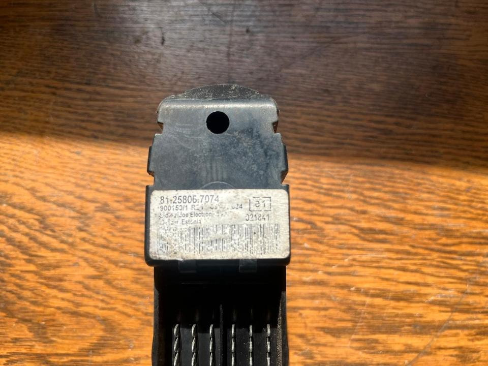 MAN Schalterleiste Fensterheber Schalter 81258067074 - Fenêtre et pièces pour Camion: photos 2 MAN Schalterleiste Fensterheber Schalter 81258067074 - Fenêtre et pièces pour Camion: photos 2