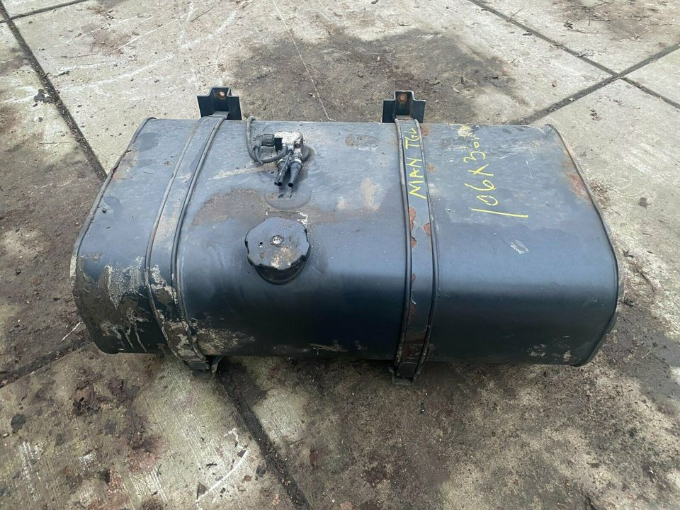 MAN TGL TGM Dieseltank Tank Tankbehälter - Réservoir de carburant pour Camion: photos 1 MAN TGL TGM Dieseltank Tank Tankbehälter - Réservoir de carburant pour Camion: photos 1