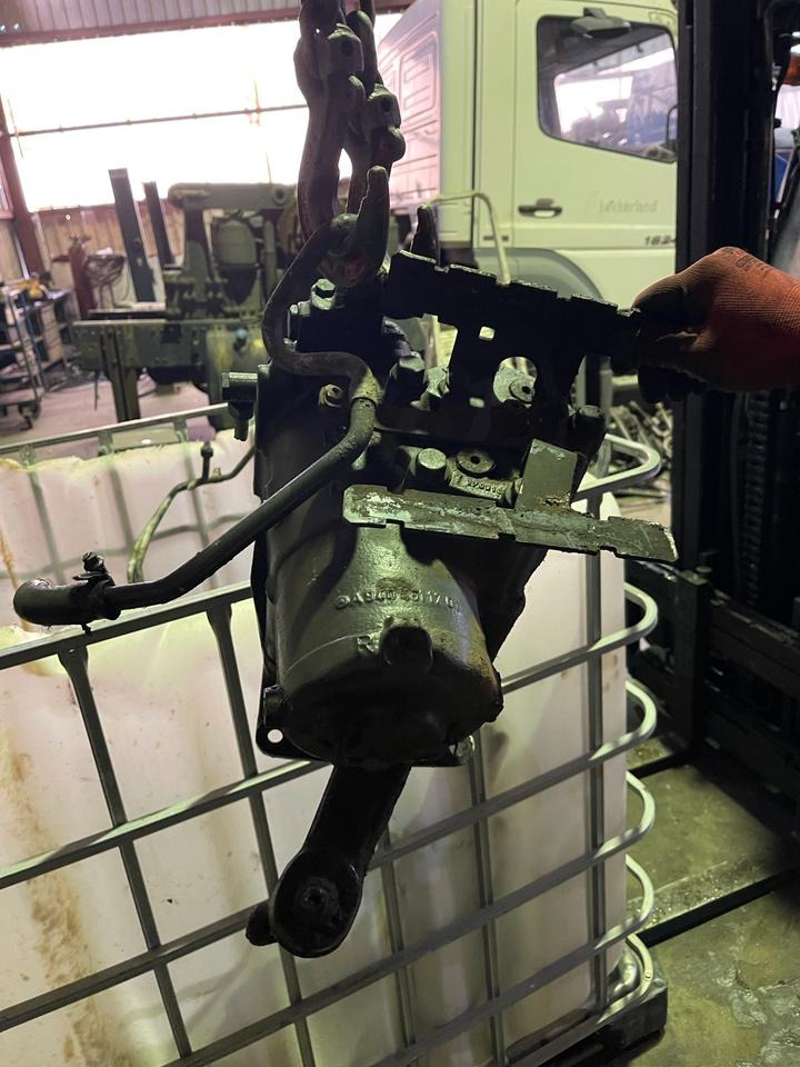 MERCEDES ACTROS Lenkung Lenkgetriebe A9604611701 LS8 - Commande de gouvernail pour Camion: photos 2 MERCEDES ACTROS Lenkung Lenkgetriebe A9604611701 LS8 - Commande de gouvernail pour Camion: photos 2