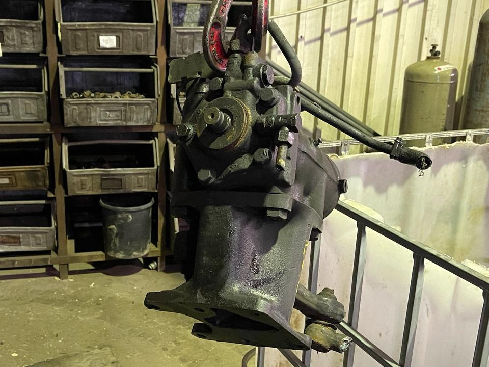 MERCEDES ACTROS Lenkung Lenkgetriebe A9604611701 LS8 - Commande de gouvernail pour Camion: photos 1 MERCEDES ACTROS Lenkung Lenkgetriebe A9604611701 LS8 - Commande de gouvernail pour Camion: photos 1