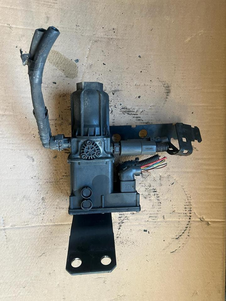 Mercedes Actros MP4 AdBlue Pumpe A0001403978 - Pompe à carburant pour Camion: photos 1 Mercedes Actros MP4 AdBlue Pumpe A0001403978 - Pompe à carburant pour Camion: photos 1