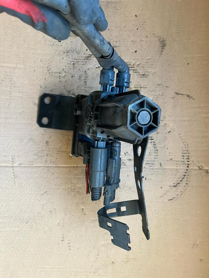 Mercedes Actros MP4 AdBlue Pumpe A0001403978 - Pompe à carburant pour Camion: photos 3 Mercedes Actros MP4 AdBlue Pumpe A0001403978 - Pompe à carburant pour Camion: photos 3