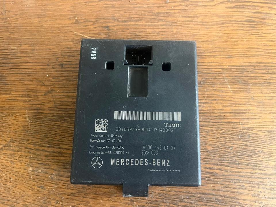 Mercedes Actros MP4 Central Gateway Steuergerät A0004460427 - Bloc de gestion pour Camion: photos 2 Mercedes Actros MP4 Central Gateway Steuergerät A0004460427 - Bloc de gestion pour Camion: photos 2