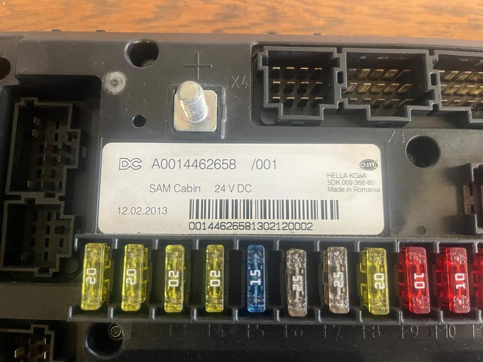 Mercedes Actros MP4 SAM Cabin Sicherungskasten A0014462658 - Fusible pour Camion: photos 3 Mercedes Actros MP4 SAM Cabin Sicherungskasten A0014462658 - Fusible pour Camion: photos 3