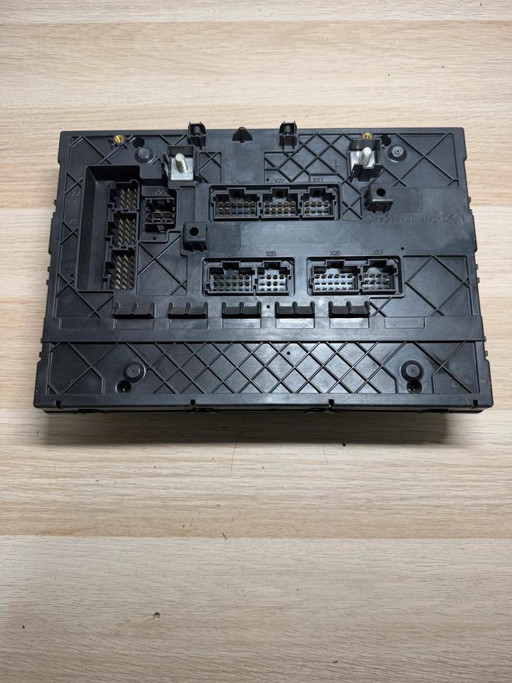 Mercedes Actros MP4 Sicherungskasten A0014462458 - Fusible pour Camion: photos 4 Mercedes Actros MP4 Sicherungskasten A0014462458 - Fusible pour Camion: photos 4