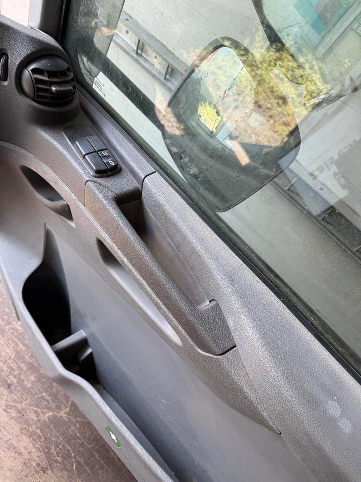 Mercedes Atego 2 Beifahrertür Grau Spiegel Innenverkleidung LN 70 - Portière et pièces pour Camion: photos 4 Mercedes Atego 2 Beifahrertür Grau Spiegel Innenverkleidung LN 70 - Portière et pièces pour Camion: photos 4