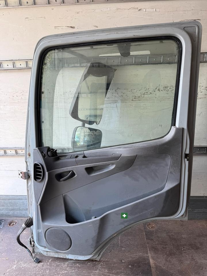 Mercedes Atego 2 Beifahrertür Grau Spiegel Innenverkleidung LN 70 - Portière et pièces pour Camion: photos 2 Mercedes Atego 2 Beifahrertür Grau Spiegel Innenverkleidung LN 70 - Portière et pièces pour Camion: photos 2
