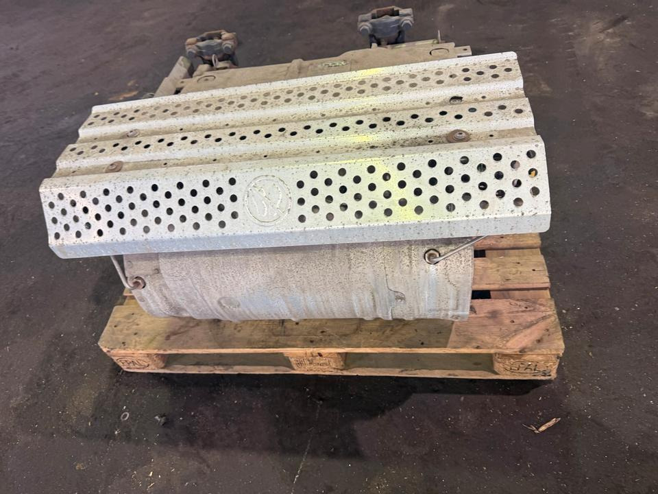 Mercedes Atego 4 EU6 Auspuff Katalysator A0044902812 - Catalyseur pour Camion: photos 3 Mercedes Atego 4 EU6 Auspuff Katalysator A0044902812 - Catalyseur pour Camion: photos 3