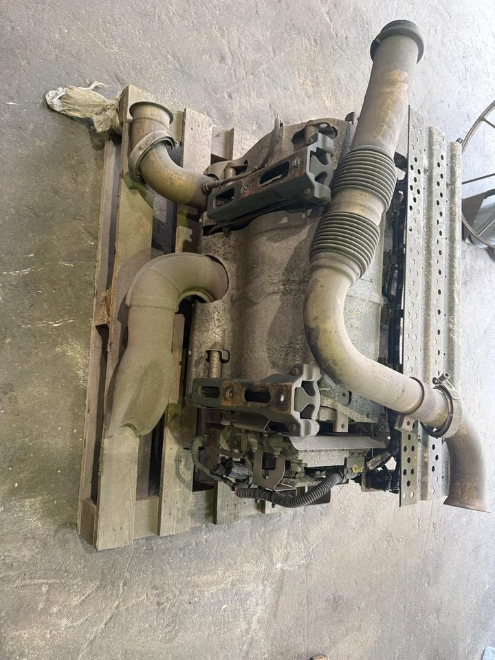 Mercedes Atego 4 EU6 Auspuff Katalysator A0064904012 - Catalyseur pour Camion: photos 4 Mercedes Atego 4 EU6 Auspuff Katalysator A0064904012 - Catalyseur pour Camion: photos 4