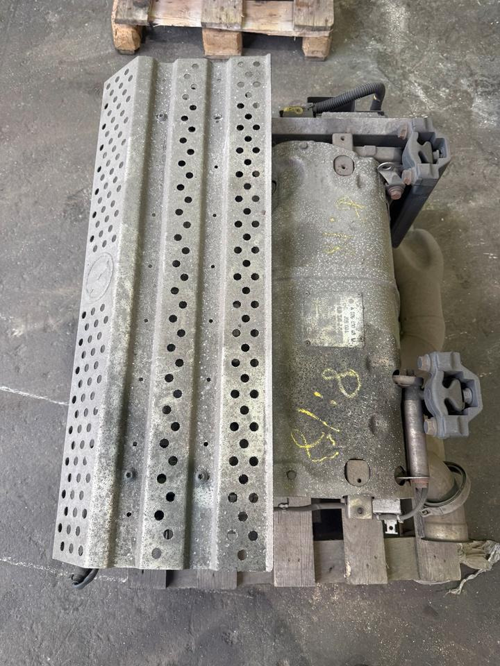 Mercedes Atego 4 EU6 Auspuff Katalysator A0064904012 - Catalyseur pour Camion: photos 5 Mercedes Atego 4 EU6 Auspuff Katalysator A0064904012 - Catalyseur pour Camion: photos 5
