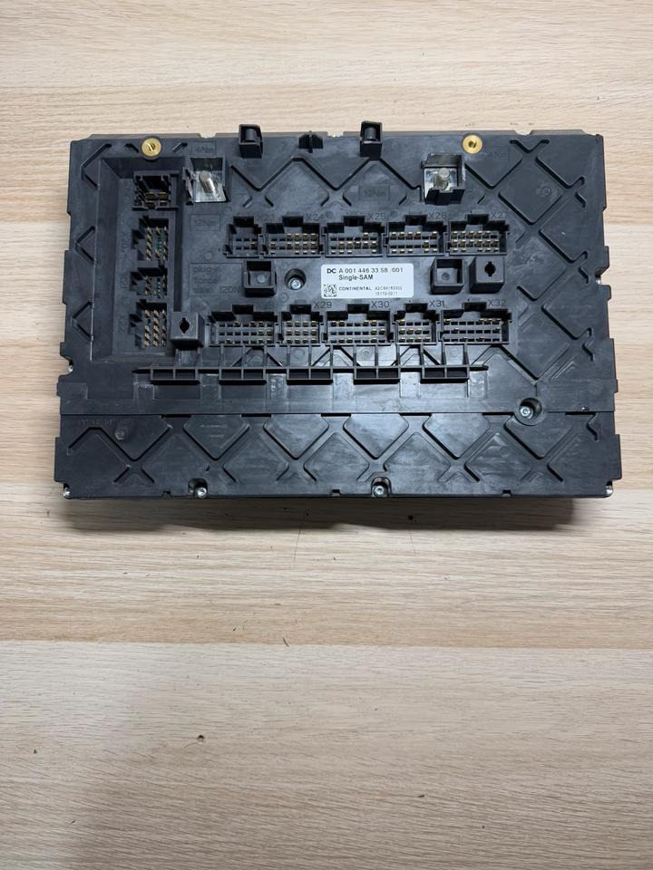 Mercedes Atego 4 EU6 Sicherungskasten A0014463358 - Fusible: photos 3 Mercedes Atego 4 EU6 Sicherungskasten A0014463358 - Fusible: photos 3