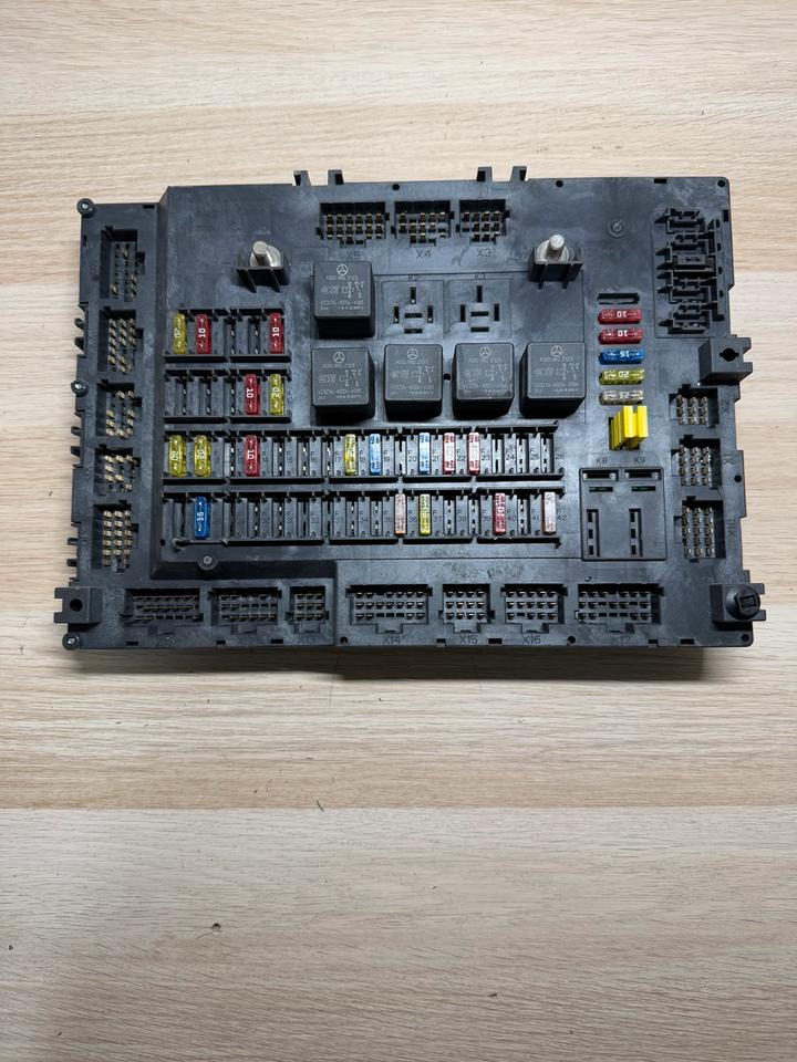 Mercedes Atego 4 EU6 Sicherungskasten A0014463358 - Fusible: photos 2 Mercedes Atego 4 EU6 Sicherungskasten A0014463358 - Fusible: photos 2
