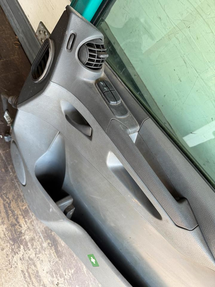 Mercedes Atego Beifahrertür Grün Innenverkleidung LN 71 - Portière et pièces pour Camion: photos 4 Mercedes Atego Beifahrertür Grün Innenverkleidung LN 71 - Portière et pièces pour Camion: photos 4