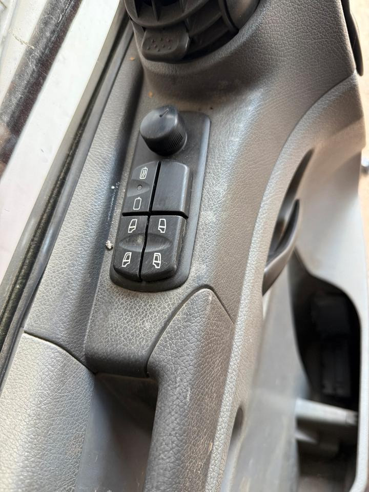 Mercedes Atego Fahrertür Rot Spiegel Innenverkleidung LN 74 - Portière et pièces pour Camion: photos 3 Mercedes Atego Fahrertür Rot Spiegel Innenverkleidung LN 74 - Portière et pièces pour Camion: photos 3