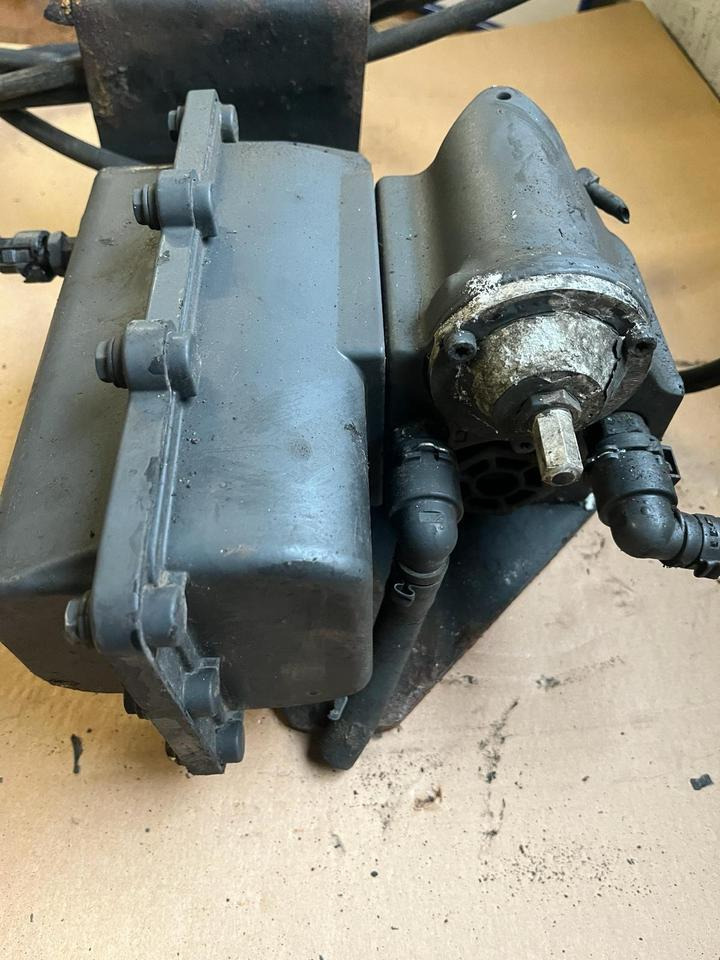 Mercedes-Benz Actros Atego EU4 EU5 AdBlue Pumpe A0001400578 - Pompe à carburant pour Camion: photos 3 Mercedes-Benz Actros Atego EU4 EU5 AdBlue Pumpe A0001400578 - Pompe à carburant pour Camion: photos 3