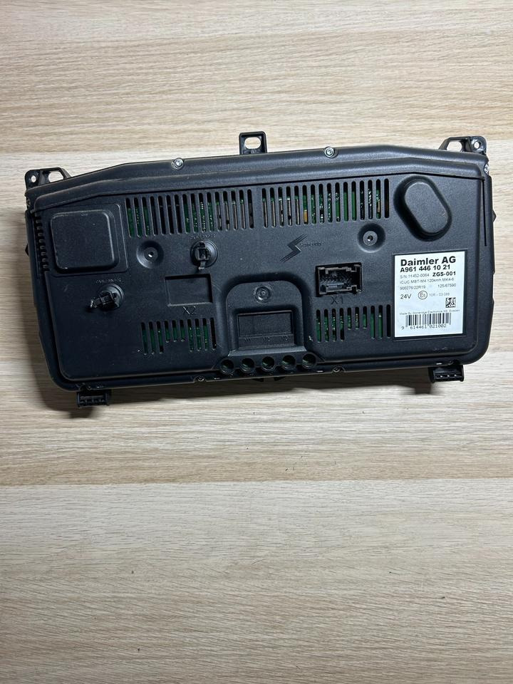 Mercedes Benz Actros MP4 Kombiinstrument/ Tacho A9614461021 - Panel de instrumentos pour Camion: photos 4 Mercedes Benz Actros MP4 Kombiinstrument/ Tacho A9614461021 - Panel de instrumentos pour Camion: photos 4