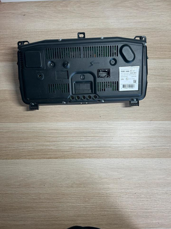 Mercedes Benz Actros MP4 Kombiinstrument/ Tacho A9614461221 - Panel de instrumentos pour Camion: photos 3 Mercedes Benz Actros MP4 Kombiinstrument/ Tacho A9614461221 - Panel de instrumentos pour Camion: photos 3