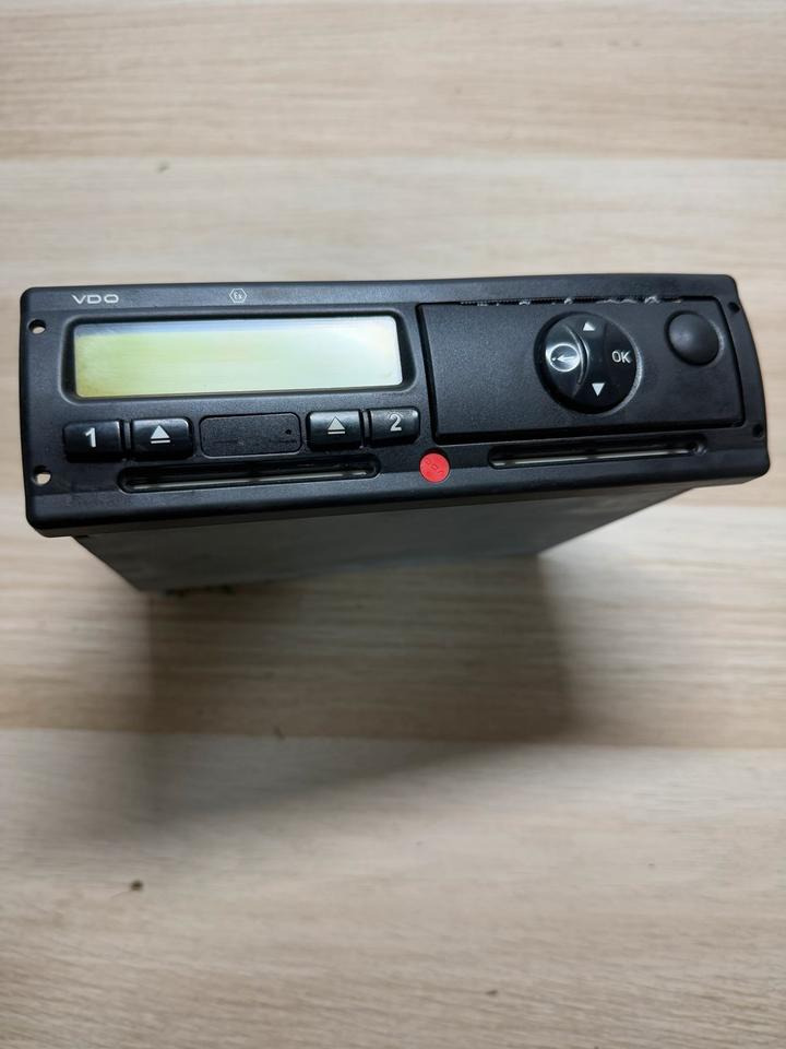 Mercedes Benz Actros MP4 VDO Tachograph A0014469033 - Chronotachygraphe: photos 2 Mercedes Benz Actros MP4 VDO Tachograph A0014469033 - Chronotachygraphe: photos 2