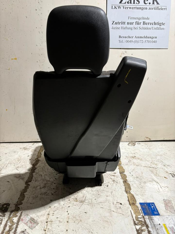 Mercedes-Benz Atego 2 Beifahrersitz mit Luft - Siège pour Camion: photos 4 Mercedes-Benz Atego 2 Beifahrersitz mit Luft - Siège pour Camion: photos 4