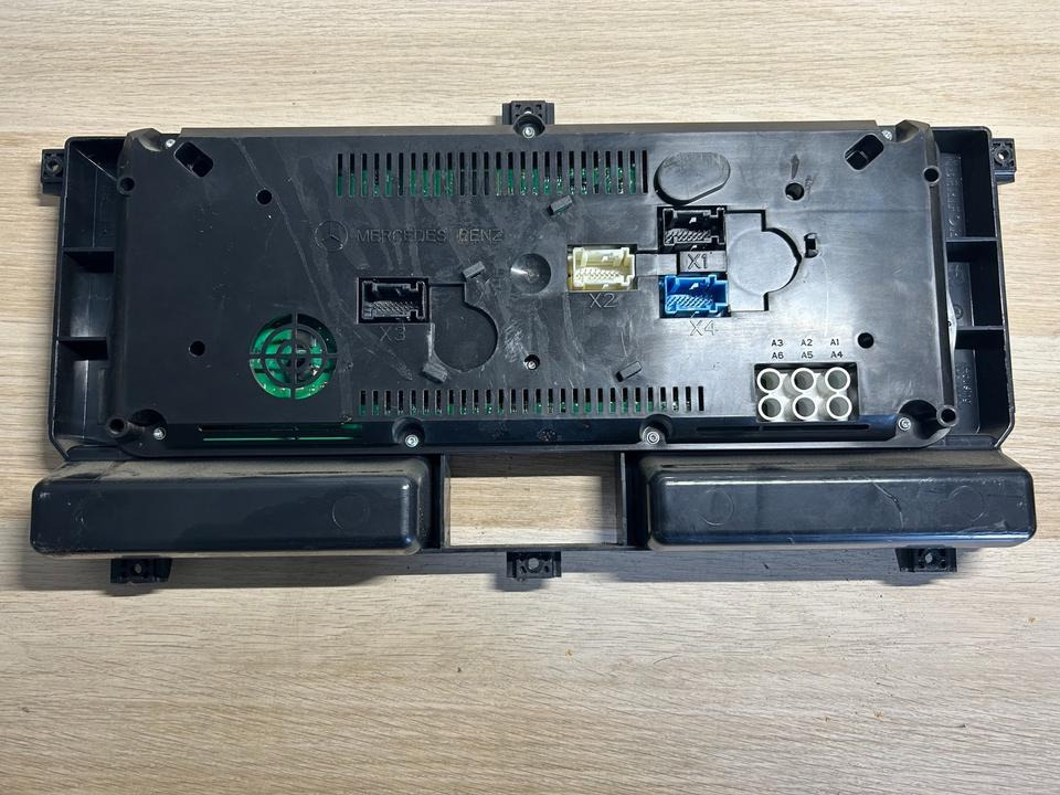 Mercedes Benz Econic Kombiinstrument / Tacho A0044469121 - Panel de instrumentos pour Camion: photos 4 Mercedes Benz Econic Kombiinstrument / Tacho A0044469121 - Panel de instrumentos pour Camion: photos 4