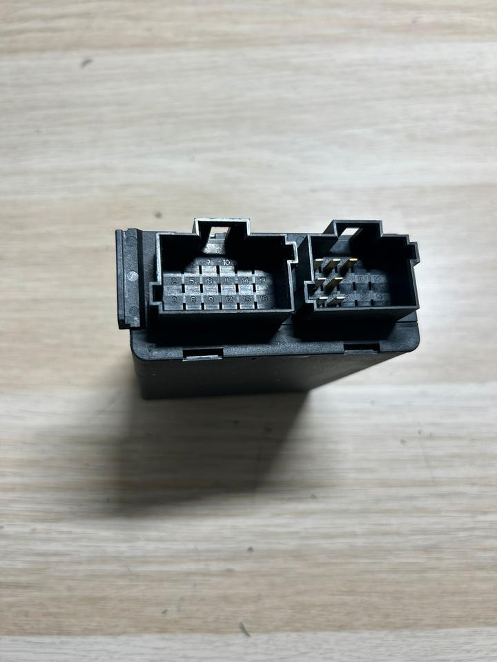 Mercedes-Benz Funkfernbedienung VDO Steuergerät 24V A0004460018 - Bloc de gestion: photos 3 Mercedes-Benz Funkfernbedienung VDO Steuergerät 24V A0004460018 - Bloc de gestion: photos 3