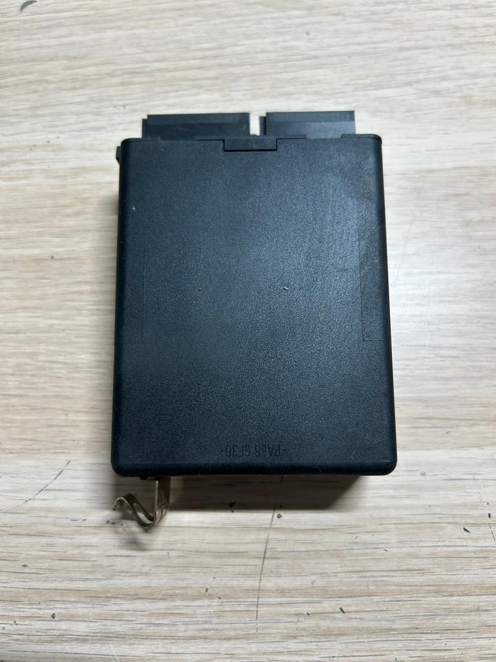 Mercedes-Benz Funkfernbedienung VDO Steuergerät 24V A0004460018 - Bloc de gestion: photos 4 Mercedes-Benz Funkfernbedienung VDO Steuergerät 24V A0004460018 - Bloc de gestion: photos 4