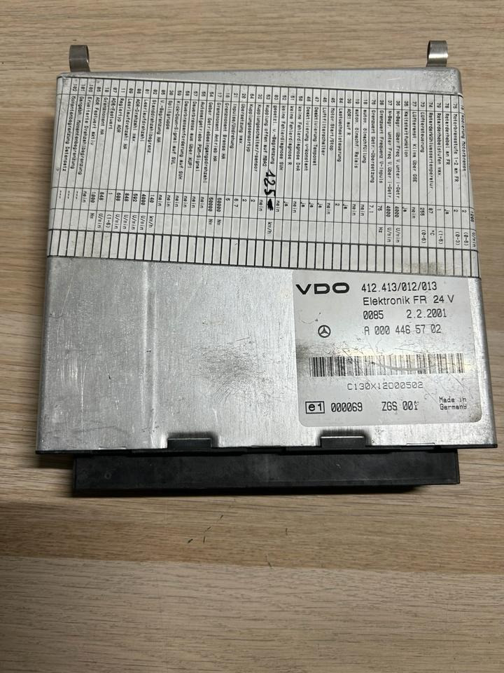 Mercedes Atego Elektronik FR VDO Steuergerät A0004465702 - Pièces de rechange: photos 2 Mercedes Atego Elektronik FR VDO Steuergerät A0004465702 - Pièces de rechange: photos 2