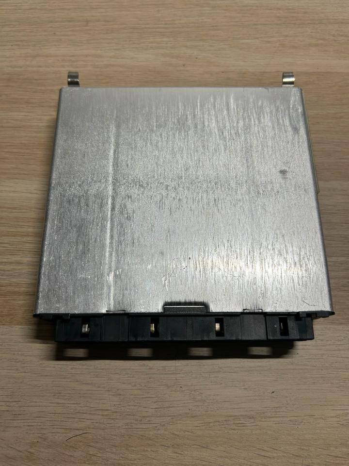 Mercedes Atego VDO Elektronik FMR Steuergerät A0004462302 - Pièces de rechange: photos 4 Mercedes Atego VDO Elektronik FMR Steuergerät A0004462302 - Pièces de rechange: photos 4