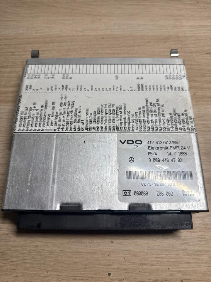 Mercedes Atego VDO Elektronik FMR Steuergerät A0004464702 - Pièces de rechange: photos 2 Mercedes Atego VDO Elektronik FMR Steuergerät A0004464702 - Pièces de rechange: photos 2