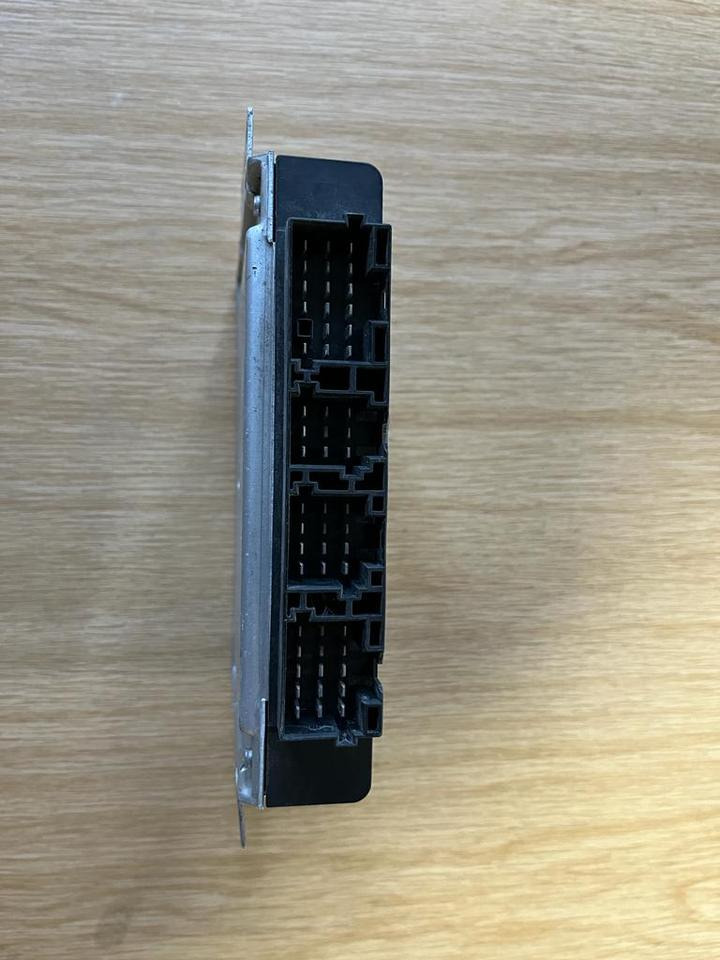 RENAULT KNORR-BREMSE EBS 0486106024 Steuergerät 50 10 457 367 - Bloc de gestion pour Camion: photos 2 RENAULT KNORR-BREMSE EBS 0486106024 Steuergerät 50 10 457 367 - Bloc de gestion pour Camion: photos 2