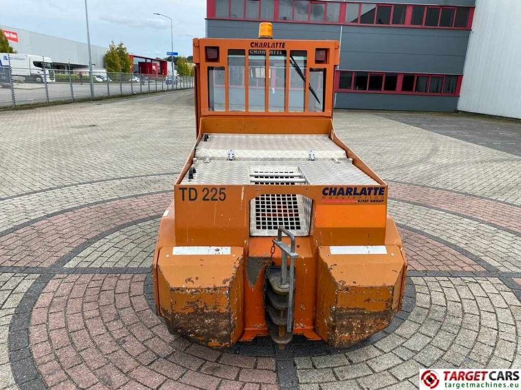 Charlatte TD225 Diesel Tow Truck Tractor 18T capacity - Chariot tracteur: photos 5 Charlatte TD225 Diesel Tow Truck Tractor 18T capacity - Chariot tracteur: photos 5