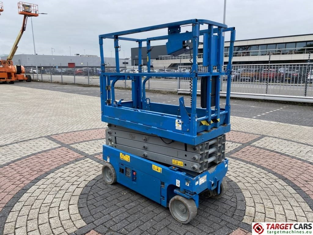 Genie GS-1932 Electric Scissor Work Lift 779cm - Nacelle ciseaux: photos 2 Genie GS-1932 Electric Scissor Work Lift 779cm - Nacelle ciseaux: photos 2